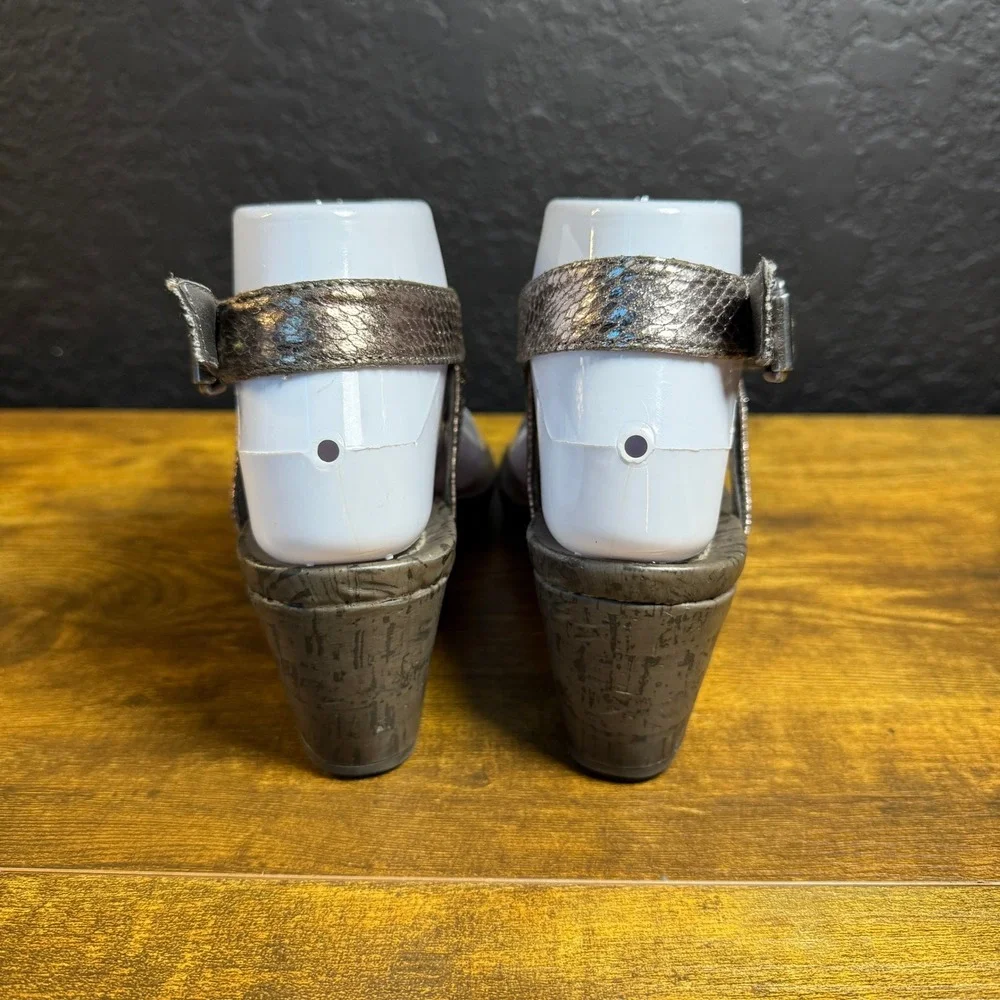 Simply Vera Vera Wang SYSTONE‎ Bronze Metallic Beaded Wedge Sandal Womens 6M